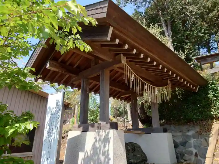 西八朔杉山神社の手水舎