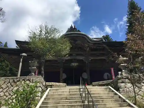 成相寺の本殿・本堂