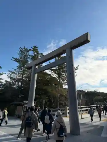 伊勢神宮内宮（皇大神宮）の{uncategorized: "未分類", other: "その他", undefined: "問題あり", building: "その他建物", grave: "お墓", sacred_gate: "鳥居", guardian: "狛犬", statue: "像", buddha: "仏像", history: "歴史", nature: "自然", garden: "庭園", animal: "動物", pagoda: "塔", temizu: "手水舎", mountain_gate: "山門・神門", sanctuary: "本殿・本堂", subordinate: "末社・摂社", art: "芸術", scenery: "景色", jizo: "地蔵", ema: "絵馬", goshuin: "御朱印", omikuji: "おみくじ", items: "授与品その他", amulet: "お守り", goshuincho: "御朱印帳", eats: "食事", festival: "お祭り", votive_dance: "神楽", shichigosan: "七五三参", wedding: "結婚式", experience: "体験その他", initially: "初詣", around: "周辺", anti_infection: "感染症対策"}