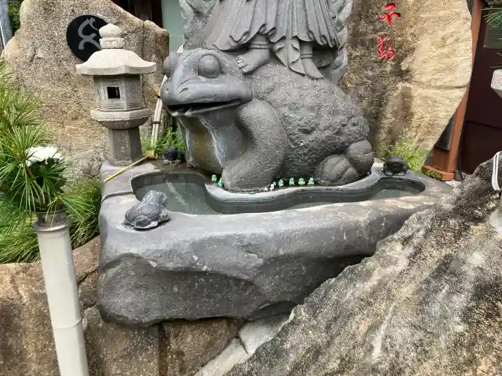 地蔵院の{uncategorized: "未分類", other: "その他", undefined: "問題あり", building: "その他建物", grave: "お墓", sacred_gate: "鳥居", guardian: "狛犬", statue: "像", buddha: "仏像", history: "歴史", nature: "自然", garden: "庭園", animal: "動物", pagoda: "塔", temizu: "手水舎", mountain_gate: "山門・神門", sanctuary: "本殿・本堂", subordinate: "末社・摂社", art: "芸術", scenery: "景色", jizo: "地蔵", ema: "絵馬", goshuin: "御朱印", omikuji: "おみくじ", items: "授与品その他", amulet: "お守り", goshuincho: "御朱印帳", eats: "食事", festival: "お祭り", votive_dance: "神楽", shichigosan: "七五三参", wedding: "結婚式", experience: "体験その他", initially: "初詣", around: "周辺", anti_infection: "感染症対策"}