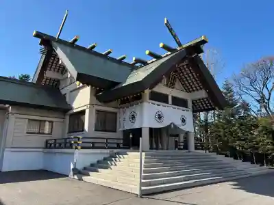 篠路神社の{uncategorized: "未分類", other: "その他", undefined: "問題あり", building: "その他建物", grave: "お墓", sacred_gate: "鳥居", guardian: "狛犬", statue: "像", buddha: "仏像", history: "歴史", nature: "自然", garden: "庭園", animal: "動物", pagoda: "塔", temizu: "手水舎", mountain_gate: "山門・神門", sanctuary: "本殿・本堂", subordinate: "末社・摂社", art: "芸術", scenery: "景色", jizo: "地蔵", ema: "絵馬", goshuin: "御朱印", omikuji: "おみくじ", items: "授与品その他", amulet: "お守り", goshuincho: "御朱印帳", eats: "食事", festival: "お祭り", votive_dance: "神楽", shichigosan: "七五三参", wedding: "結婚式", experience: "体験その他", initially: "初詣", around: "周辺", anti_infection: "感染症対策"}