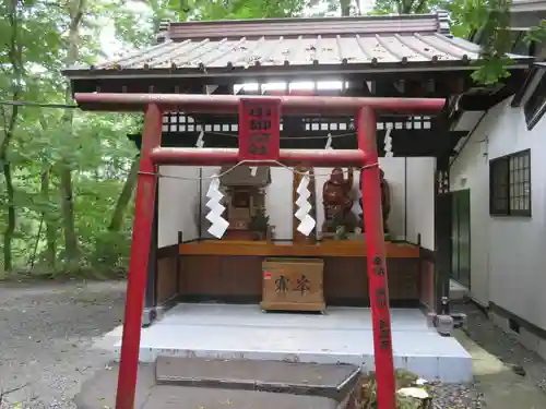 新屋山神社の鳥居