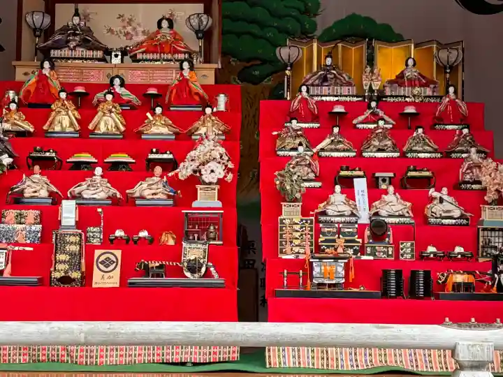 越谷香取神社の{uncategorized: "未分類", other: "その他", undefined: "問題あり", building: "その他建物", grave: "お墓", sacred_gate: "鳥居", guardian: "狛犬", statue: "像", buddha: "仏像", history: "歴史", nature: "自然", garden: "庭園", animal: "動物", pagoda: "塔", temizu: "手水舎", mountain_gate: "山門・神門", sanctuary: "本殿・本堂", subordinate: "末社・摂社", art: "芸術", scenery: "景色", jizo: "地蔵", ema: "絵馬", goshuin: "御朱印", omikuji: "おみくじ", items: "授与品その他", amulet: "お守り", goshuincho: "御朱印帳", eats: "食事", festival: "お祭り", votive_dance: "神楽", shichigosan: "七五三参", wedding: "結婚式", experience: "体験その他", initially: "初詣", around: "周辺", anti_infection: "感染症対策"}