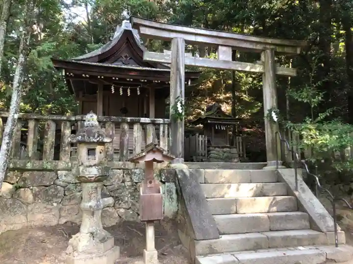 石上神宮の末社・摂社