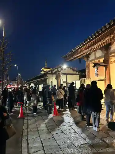 東寺（教王護国寺）の{uncategorized: "未分類", other: "その他", undefined: "問題あり", building: "その他建物", grave: "お墓", sacred_gate: "鳥居", guardian: "狛犬", statue: "像", buddha: "仏像", history: "歴史", nature: "自然", garden: "庭園", animal: "動物", pagoda: "塔", temizu: "手水舎", mountain_gate: "山門・神門", sanctuary: "本殿・本堂", subordinate: "末社・摂社", art: "芸術", scenery: "景色", jizo: "地蔵", ema: "絵馬", goshuin: "御朱印", omikuji: "おみくじ", items: "授与品その他", amulet: "お守り", goshuincho: "御朱印帳", eats: "食事", festival: "お祭り", votive_dance: "神楽", shichigosan: "七五三参", wedding: "結婚式", experience: "体験その他", initially: "初詣", around: "周辺", anti_infection: "感染症対策"}