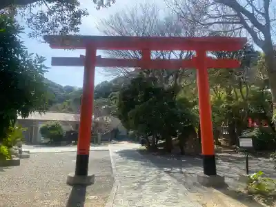淡嶋神社の{uncategorized: "未分類", other: "その他", undefined: "問題あり", building: "その他建物", grave: "お墓", sacred_gate: "鳥居", guardian: "狛犬", statue: "像", buddha: "仏像", history: "歴史", nature: "自然", garden: "庭園", animal: "動物", pagoda: "塔", temizu: "手水舎", mountain_gate: "山門・神門", sanctuary: "本殿・本堂", subordinate: "末社・摂社", art: "芸術", scenery: "景色", jizo: "地蔵", ema: "絵馬", goshuin: "御朱印", omikuji: "おみくじ", items: "授与品その他", amulet: "お守り", goshuincho: "御朱印帳", eats: "食事", festival: "お祭り", votive_dance: "神楽", shichigosan: "七五三参", wedding: "結婚式", experience: "体験その他", initially: "初詣", around: "周辺", anti_infection: "感染症対策"}