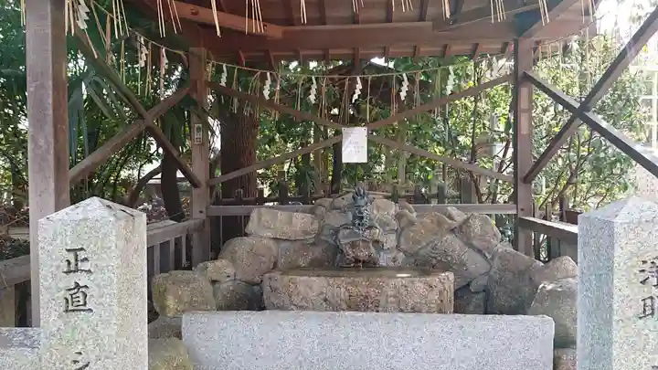 山阪神社の手水舎