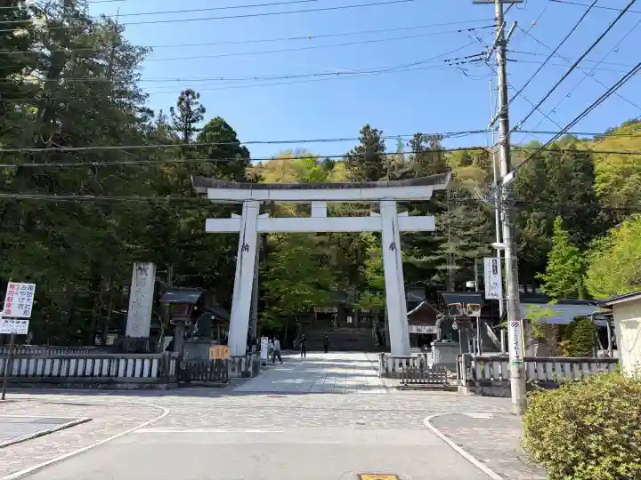 諏訪大社の{uncategorized: "未分類", other: "その他", undefined: "問題あり", building: "その他建物", grave: "お墓", sacred_gate: "鳥居", guardian: "狛犬", statue: "像", buddha: "仏像", history: "歴史", nature: "自然", garden: "庭園", animal: "動物", pagoda: "塔", temizu: "手水舎", mountain_gate: "山門・神門", sanctuary: "本殿・本堂", subordinate: "末社・摂社", art: "芸術", scenery: "景色", jizo: "地蔵", ema: "絵馬", goshuin: "御朱印", omikuji: "おみくじ", items: "授与品その他", amulet: "お守り", goshuincho: "御朱印帳", eats: "食事", festival: "お祭り", votive_dance: "神楽", shichigosan: "七五三参", wedding: "結婚式", experience: "体験その他", initially: "初詣", around: "周辺", anti_infection: "感染症対策"}