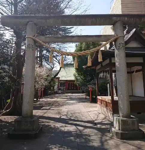 氷川鍬神社の鳥居