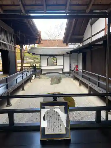 黄梅院の{uncategorized: "未分類", other: "その他", undefined: "問題あり", building: "その他建物", grave: "お墓", sacred_gate: "鳥居", guardian: "狛犬", statue: "像", buddha: "仏像", history: "歴史", nature: "自然", garden: "庭園", animal: "動物", pagoda: "塔", temizu: "手水舎", mountain_gate: "山門・神門", sanctuary: "本殿・本堂", subordinate: "末社・摂社", art: "芸術", scenery: "景色", jizo: "地蔵", ema: "絵馬", goshuin: "御朱印", omikuji: "おみくじ", items: "授与品その他", amulet: "お守り", goshuincho: "御朱印帳", eats: "食事", festival: "お祭り", votive_dance: "神楽", shichigosan: "七五三参", wedding: "結婚式", experience: "体験その他", initially: "初詣", around: "周辺", anti_infection: "感染症対策"}