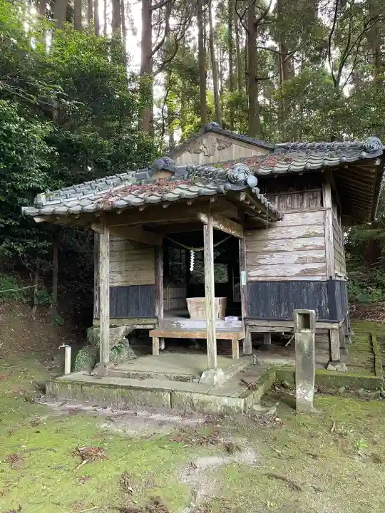 霧島神社の{uncategorized: "未分類", other: "その他", undefined: "問題あり", building: "その他建物", grave: "お墓", sacred_gate: "鳥居", guardian: "狛犬", statue: "像", buddha: "仏像", history: "歴史", nature: "自然", garden: "庭園", animal: "動物", pagoda: "塔", temizu: "手水舎", mountain_gate: "山門・神門", sanctuary: "本殿・本堂", subordinate: "末社・摂社", art: "芸術", scenery: "景色", jizo: "地蔵", ema: "絵馬", goshuin: "御朱印", omikuji: "おみくじ", items: "授与品その他", amulet: "お守り", goshuincho: "御朱印帳", eats: "食事", festival: "お祭り", votive_dance: "神楽", shichigosan: "七五三参", wedding: "結婚式", experience: "体験その他", initially: "初詣", around: "周辺", anti_infection: "感染症対策"}