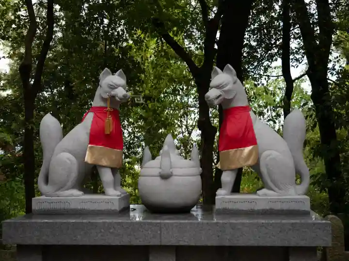 伏見稲荷大社の{uncategorized: "未分類", other: "その他", undefined: "問題あり", building: "その他建物", grave: "お墓", sacred_gate: "鳥居", guardian: "狛犬", statue: "像", buddha: "仏像", history: "歴史", nature: "自然", garden: "庭園", animal: "動物", pagoda: "塔", temizu: "手水舎", mountain_gate: "山門・神門", sanctuary: "本殿・本堂", subordinate: "末社・摂社", art: "芸術", scenery: "景色", jizo: "地蔵", ema: "絵馬", goshuin: "御朱印", omikuji: "おみくじ", items: "授与品その他", amulet: "お守り", goshuincho: "御朱印帳", eats: "食事", festival: "お祭り", votive_dance: "神楽", shichigosan: "七五三参", wedding: "結婚式", experience: "体験その他", initially: "初詣", around: "周辺", anti_infection: "感染症対策"}