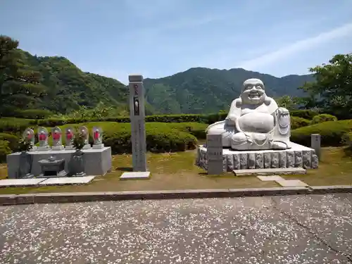 青岸渡寺の像