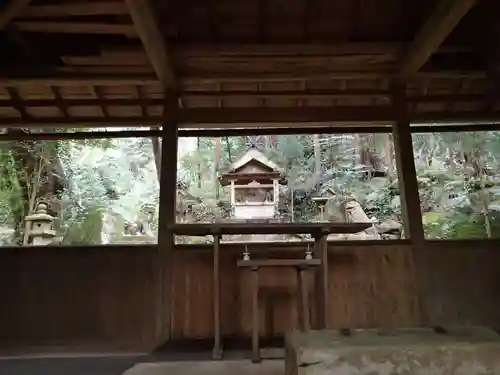 石上神社の本殿