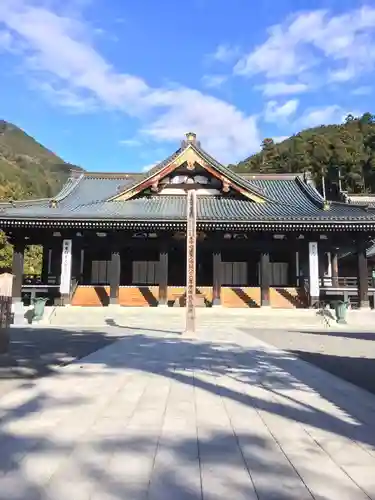 久遠寺の本殿・本堂