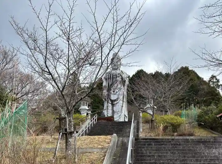 南法華寺(壷阪寺)の{uncategorized: "未分類", other: "その他", undefined: "問題あり", building: "その他建物", grave: "お墓", sacred_gate: "鳥居", guardian: "狛犬", statue: "像", buddha: "仏像", history: "歴史", nature: "自然", garden: "庭園", animal: "動物", pagoda: "塔", temizu: "手水舎", mountain_gate: "山門・神門", sanctuary: "本殿・本堂", subordinate: "末社・摂社", art: "芸術", scenery: "景色", jizo: "地蔵", ema: "絵馬", goshuin: "御朱印", omikuji: "おみくじ", items: "授与品その他", amulet: "お守り", goshuincho: "御朱印帳", eats: "食事", festival: "お祭り", votive_dance: "神楽", shichigosan: "七五三参", wedding: "結婚式", experience: "体験その他", initially: "初詣", around: "周辺", anti_infection: "感染症対策"}