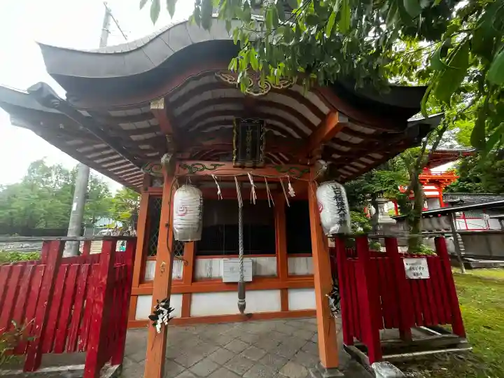 山口稲荷神社の{uncategorized: "未分類", other: "その他", undefined: "問題あり", building: "その他建物", grave: "お墓", sacred_gate: "鳥居", guardian: "狛犬", statue: "像", buddha: "仏像", history: "歴史", nature: "自然", garden: "庭園", animal: "動物", pagoda: "塔", temizu: "手水舎", mountain_gate: "山門・神門", sanctuary: "本殿・本堂", subordinate: "末社・摂社", art: "芸術", scenery: "景色", jizo: "地蔵", ema: "絵馬", goshuin: "御朱印", omikuji: "おみくじ", items: "授与品その他", amulet: "お守り", goshuincho: "御朱印帳", eats: "食事", festival: "お祭り", votive_dance: "神楽", shichigosan: "七五三参", wedding: "結婚式", experience: "体験その他", initially: "初詣", around: "周辺", anti_infection: "感染症対策"}