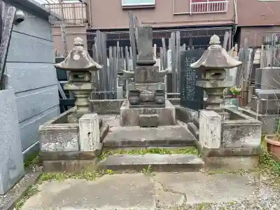 本光寺の{uncategorized: "未分類", other: "その他", undefined: "問題あり", building: "その他建物", grave: "お墓", sacred_gate: "鳥居", guardian: "狛犬", statue: "像", buddha: "仏像", history: "歴史", nature: "自然", garden: "庭園", animal: "動物", pagoda: "塔", temizu: "手水舎", mountain_gate: "山門・神門", sanctuary: "本殿・本堂", subordinate: "末社・摂社", art: "芸術", scenery: "景色", jizo: "地蔵", ema: "絵馬", goshuin: "御朱印", omikuji: "おみくじ", items: "授与品その他", amulet: "お守り", goshuincho: "御朱印帳", eats: "食事", festival: "お祭り", votive_dance: "神楽", shichigosan: "七五三参", wedding: "結婚式", experience: "体験その他", initially: "初詣", around: "周辺", anti_infection: "感染症対策"}