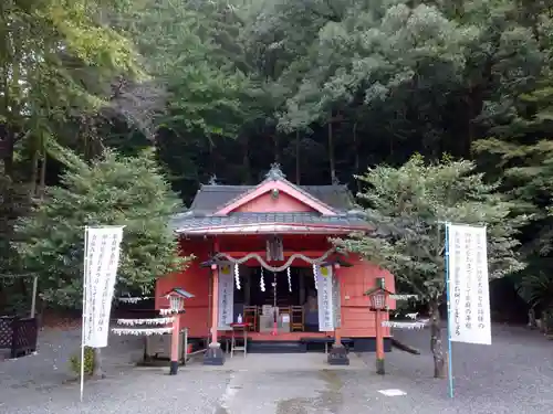 諏訪神社の本殿