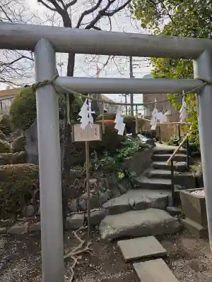 鎮守氷川神社の{uncategorized: "未分類", other: "その他", undefined: "問題あり", building: "その他建物", grave: "お墓", sacred_gate: "鳥居", guardian: "狛犬", statue: "像", buddha: "仏像", history: "歴史", nature: "自然", garden: "庭園", animal: "動物", pagoda: "塔", temizu: "手水舎", mountain_gate: "山門・神門", sanctuary: "本殿・本堂", subordinate: "末社・摂社", art: "芸術", scenery: "景色", jizo: "地蔵", ema: "絵馬", goshuin: "御朱印", omikuji: "おみくじ", items: "授与品その他", amulet: "お守り", goshuincho: "御朱印帳", eats: "食事", festival: "お祭り", votive_dance: "神楽", shichigosan: "七五三参", wedding: "結婚式", experience: "体験その他", initially: "初詣", around: "周辺", anti_infection: "感染症対策"}