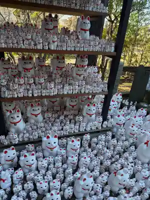 豪徳寺の{uncategorized: "未分類", other: "その他", undefined: "問題あり", building: "その他建物", grave: "お墓", sacred_gate: "鳥居", guardian: "狛犬", statue: "像", buddha: "仏像", history: "歴史", nature: "自然", garden: "庭園", animal: "動物", pagoda: "塔", temizu: "手水舎", mountain_gate: "山門・神門", sanctuary: "本殿・本堂", subordinate: "末社・摂社", art: "芸術", scenery: "景色", jizo: "地蔵", ema: "絵馬", goshuin: "御朱印", omikuji: "おみくじ", items: "授与品その他", amulet: "お守り", goshuincho: "御朱印帳", eats: "食事", festival: "お祭り", votive_dance: "神楽", shichigosan: "七五三参", wedding: "結婚式", experience: "体験その他", initially: "初詣", around: "周辺", anti_infection: "感染症対策"}