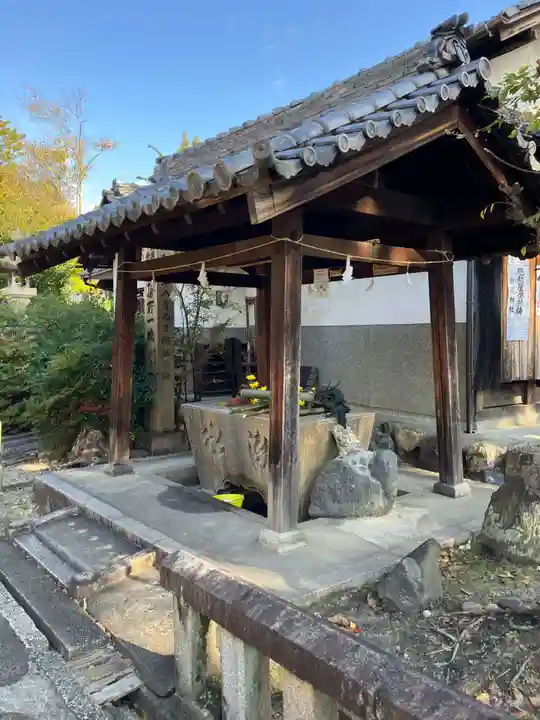 新羅神社の手水舎