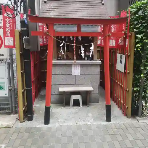 宝童稲荷神社の鳥居