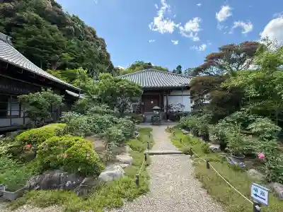 當麻寺西南院の{uncategorized: "未分類", other: "その他", undefined: "問題あり", building: "その他建物", grave: "お墓", sacred_gate: "鳥居", guardian: "狛犬", statue: "像", buddha: "仏像", history: "歴史", nature: "自然", garden: "庭園", animal: "動物", pagoda: "塔", temizu: "手水舎", mountain_gate: "山門・神門", sanctuary: "本殿・本堂", subordinate: "末社・摂社", art: "芸術", scenery: "景色", jizo: "地蔵", ema: "絵馬", goshuin: "御朱印", omikuji: "おみくじ", items: "授与品その他", amulet: "お守り", goshuincho: "御朱印帳", eats: "食事", festival: "お祭り", votive_dance: "神楽", shichigosan: "七五三参", wedding: "結婚式", experience: "体験その他", initially: "初詣", around: "周辺", anti_infection: "感染症対策"}