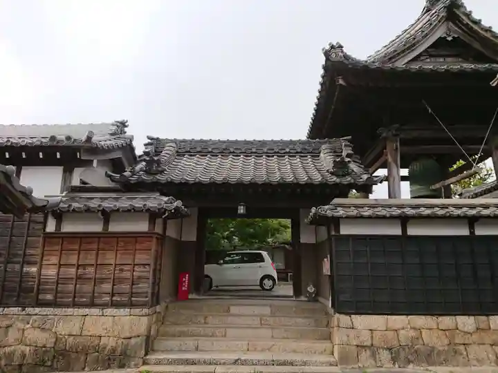 唯法寺の山門・神門