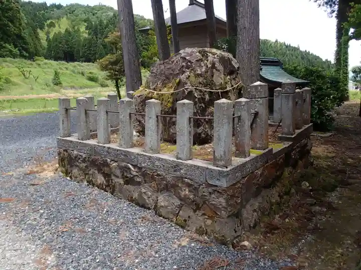 大虫神社の庭園