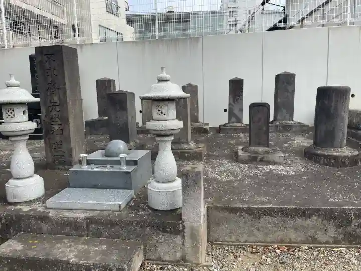 浄運寺の{uncategorized: "未分類", other: "その他", undefined: "問題あり", building: "その他建物", grave: "お墓", sacred_gate: "鳥居", guardian: "狛犬", statue: "像", buddha: "仏像", history: "歴史", nature: "自然", garden: "庭園", animal: "動物", pagoda: "塔", temizu: "手水舎", mountain_gate: "山門・神門", sanctuary: "本殿・本堂", subordinate: "末社・摂社", art: "芸術", scenery: "景色", jizo: "地蔵", ema: "絵馬", goshuin: "御朱印", omikuji: "おみくじ", items: "授与品その他", amulet: "お守り", goshuincho: "御朱印帳", eats: "食事", festival: "お祭り", votive_dance: "神楽", shichigosan: "七五三参", wedding: "結婚式", experience: "体験その他", initially: "初詣", around: "周辺", anti_infection: "感染症対策"}
