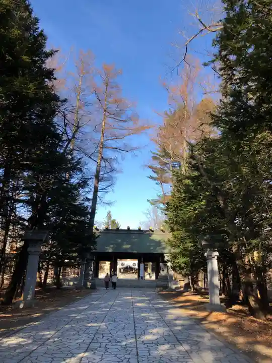 帯廣神社の山門・神門