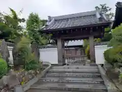 関雲山長福寺の山門