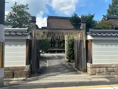 下御霊神社の山門・神門