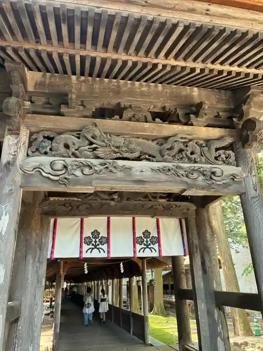 諏訪大社の{uncategorized: "未分類", other: "その他", undefined: "問題あり", building: "その他建物", grave: "お墓", sacred_gate: "鳥居", guardian: "狛犬", statue: "像", buddha: "仏像", history: "歴史", nature: "自然", garden: "庭園", animal: "動物", pagoda: "塔", temizu: "手水舎", mountain_gate: "山門・神門", sanctuary: "本殿・本堂", subordinate: "末社・摂社", art: "芸術", scenery: "景色", jizo: "地蔵", ema: "絵馬", goshuin: "御朱印", omikuji: "おみくじ", items: "授与品その他", amulet: "お守り", goshuincho: "御朱印帳", eats: "食事", festival: "お祭り", votive_dance: "神楽", shichigosan: "七五三参", wedding: "結婚式", experience: "体験その他", initially: "初詣", around: "周辺", anti_infection: "感染症対策"}
