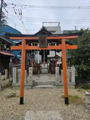 都留弥神社の{uncategorized: "未分類", other: "その他", undefined: "問題あり", building: "その他建物", grave: "お墓", sacred_gate: "鳥居", guardian: "狛犬", statue: "像", buddha: "仏像", history: "歴史", nature: "自然", garden: "庭園", animal: "動物", pagoda: "塔", temizu: "手水舎", mountain_gate: "山門・神門", sanctuary: "本殿・本堂", subordinate: "末社・摂社", art: "芸術", scenery: "景色", jizo: "地蔵", ema: "絵馬", goshuin: "御朱印", omikuji: "おみくじ", items: "授与品その他", amulet: "お守り", goshuincho: "御朱印帳", eats: "食事", festival: "お祭り", votive_dance: "神楽", shichigosan: "七五三参", wedding: "結婚式", experience: "体験その他", initially: "初詣", around: "周辺", anti_infection: "感染症対策"}