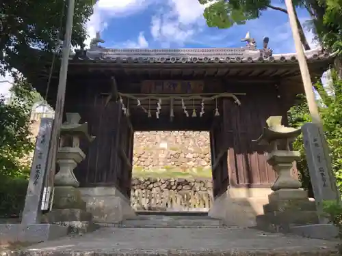 神吉八幡神社の山門