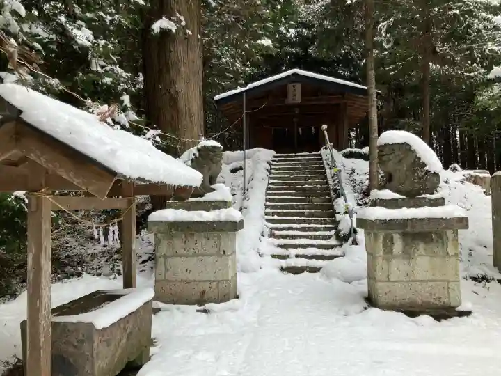 行事神社の{uncategorized: "未分類", other: "その他", undefined: "問題あり", building: "その他建物", grave: "お墓", sacred_gate: "鳥居", guardian: "狛犬", statue: "像", buddha: "仏像", history: "歴史", nature: "自然", garden: "庭園", animal: "動物", pagoda: "塔", temizu: "手水舎", mountain_gate: "山門・神門", sanctuary: "本殿・本堂", subordinate: "末社・摂社", art: "芸術", scenery: "景色", jizo: "地蔵", ema: "絵馬", goshuin: "御朱印", omikuji: "おみくじ", items: "授与品その他", amulet: "お守り", goshuincho: "御朱印帳", eats: "食事", festival: "お祭り", votive_dance: "神楽", shichigosan: "七五三参", wedding: "結婚式", experience: "体験その他", initially: "初詣", around: "周辺", anti_infection: "感染症対策"}