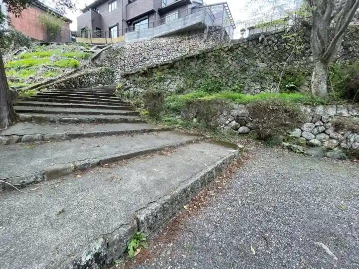 瀧之宮神社の{uncategorized: "未分類", other: "その他", undefined: "問題あり", building: "その他建物", grave: "お墓", sacred_gate: "鳥居", guardian: "狛犬", statue: "像", buddha: "仏像", history: "歴史", nature: "自然", garden: "庭園", animal: "動物", pagoda: "塔", temizu: "手水舎", mountain_gate: "山門・神門", sanctuary: "本殿・本堂", subordinate: "末社・摂社", art: "芸術", scenery: "景色", jizo: "地蔵", ema: "絵馬", goshuin: "御朱印", omikuji: "おみくじ", items: "授与品その他", amulet: "お守り", goshuincho: "御朱印帳", eats: "食事", festival: "お祭り", votive_dance: "神楽", shichigosan: "七五三参", wedding: "結婚式", experience: "体験その他", initially: "初詣", around: "周辺", anti_infection: "感染症対策"}