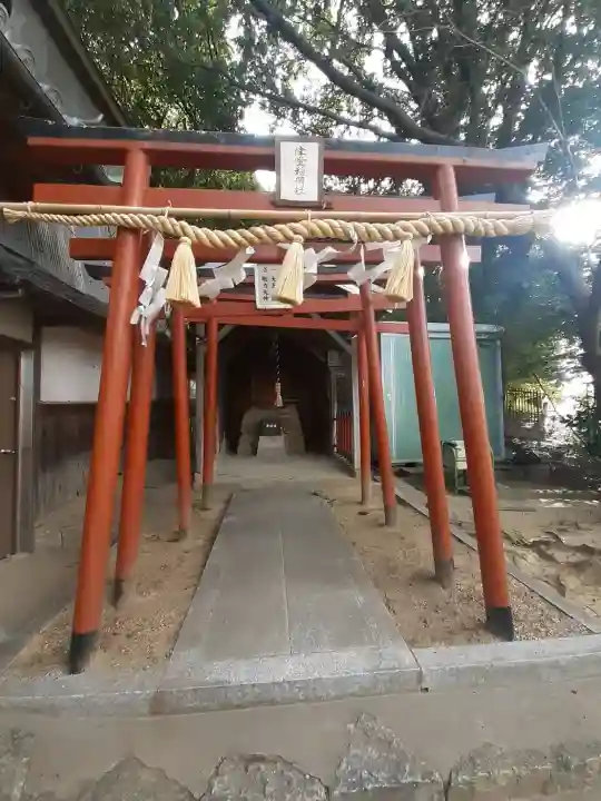 津堂八幡神社の{uncategorized: "未分類", other: "その他", undefined: "問題あり", building: "その他建物", grave: "お墓", sacred_gate: "鳥居", guardian: "狛犬", statue: "像", buddha: "仏像", history: "歴史", nature: "自然", garden: "庭園", animal: "動物", pagoda: "塔", temizu: "手水舎", mountain_gate: "山門・神門", sanctuary: "本殿・本堂", subordinate: "末社・摂社", art: "芸術", scenery: "景色", jizo: "地蔵", ema: "絵馬", goshuin: "御朱印", omikuji: "おみくじ", items: "授与品その他", amulet: "お守り", goshuincho: "御朱印帳", eats: "食事", festival: "お祭り", votive_dance: "神楽", shichigosan: "七五三参", wedding: "結婚式", experience: "体験その他", initially: "初詣", around: "周辺", anti_infection: "感染症対策"}