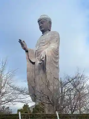 東本願寺本廟 牛久浄苑(牛久大仏)の{uncategorized: "未分類", other: "その他", undefined: "問題あり", building: "その他建物", grave: "お墓", sacred_gate: "鳥居", guardian: "狛犬", statue: "像", buddha: "仏像", history: "歴史", nature: "自然", garden: "庭園", animal: "動物", pagoda: "塔", temizu: "手水舎", mountain_gate: "山門・神門", sanctuary: "本殿・本堂", subordinate: "末社・摂社", art: "芸術", scenery: "景色", jizo: "地蔵", ema: "絵馬", goshuin: "御朱印", omikuji: "おみくじ", items: "授与品その他", amulet: "お守り", goshuincho: "御朱印帳", eats: "食事", festival: "お祭り", votive_dance: "神楽", shichigosan: "七五三参", wedding: "結婚式", experience: "体験その他", initially: "初詣", around: "周辺", anti_infection: "感染症対策"}