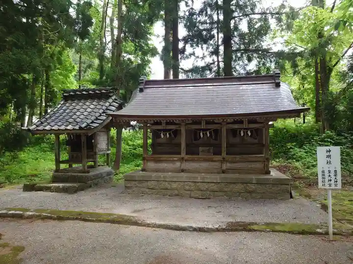 雄山神社中宮祈願殿の末社・摂社