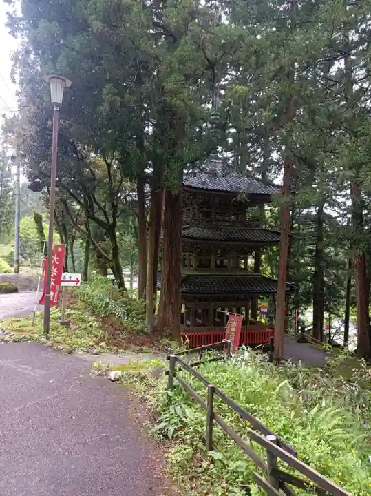 日石寺の塔