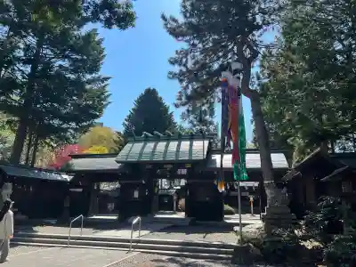 琴似神社の{uncategorized: "未分類", other: "その他", undefined: "問題あり", building: "その他建物", grave: "お墓", sacred_gate: "鳥居", guardian: "狛犬", statue: "像", buddha: "仏像", history: "歴史", nature: "自然", garden: "庭園", animal: "動物", pagoda: "塔", temizu: "手水舎", mountain_gate: "山門・神門", sanctuary: "本殿・本堂", subordinate: "末社・摂社", art: "芸術", scenery: "景色", jizo: "地蔵", ema: "絵馬", goshuin: "御朱印", omikuji: "おみくじ", items: "授与品その他", amulet: "お守り", goshuincho: "御朱印帳", eats: "食事", festival: "お祭り", votive_dance: "神楽", shichigosan: "七五三参", wedding: "結婚式", experience: "体験その他", initially: "初詣", around: "周辺", anti_infection: "感染症対策"}