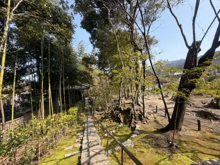 金地院の{uncategorized: "未分類", other: "その他", undefined: "問題あり", building: "その他建物", grave: "お墓", sacred_gate: "鳥居", guardian: "狛犬", statue: "像", buddha: "仏像", history: "歴史", nature: "自然", garden: "庭園", animal: "動物", pagoda: "塔", temizu: "手水舎", mountain_gate: "山門・神門", sanctuary: "本殿・本堂", subordinate: "末社・摂社", art: "芸術", scenery: "景色", jizo: "地蔵", ema: "絵馬", goshuin: "御朱印", omikuji: "おみくじ", items: "授与品その他", amulet: "お守り", goshuincho: "御朱印帳", eats: "食事", festival: "お祭り", votive_dance: "神楽", shichigosan: "七五三参", wedding: "結婚式", experience: "体験その他", initially: "初詣", around: "周辺", anti_infection: "感染症対策"}