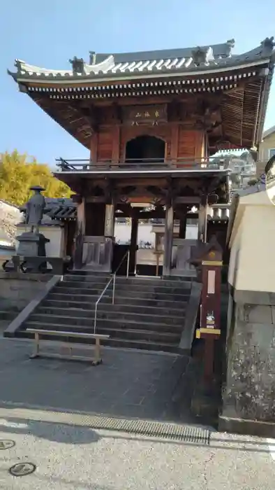 深崇寺の山門