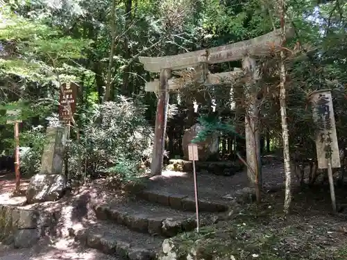 北口本宮冨士浅間神社の末社・摂社