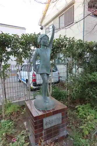 中曽根神社の像