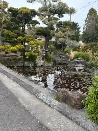 華蔵寺の{uncategorized: "未分類", other: "その他", undefined: "問題あり", building: "その他建物", grave: "お墓", sacred_gate: "鳥居", guardian: "狛犬", statue: "像", buddha: "仏像", history: "歴史", nature: "自然", garden: "庭園", animal: "動物", pagoda: "塔", temizu: "手水舎", mountain_gate: "山門・神門", sanctuary: "本殿・本堂", subordinate: "末社・摂社", art: "芸術", scenery: "景色", jizo: "地蔵", ema: "絵馬", goshuin: "御朱印", omikuji: "おみくじ", items: "授与品その他", amulet: "お守り", goshuincho: "御朱印帳", eats: "食事", festival: "お祭り", votive_dance: "神楽", shichigosan: "七五三参", wedding: "結婚式", experience: "体験その他", initially: "初詣", around: "周辺", anti_infection: "感染症対策"}