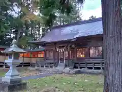 鎮岡神社の本殿